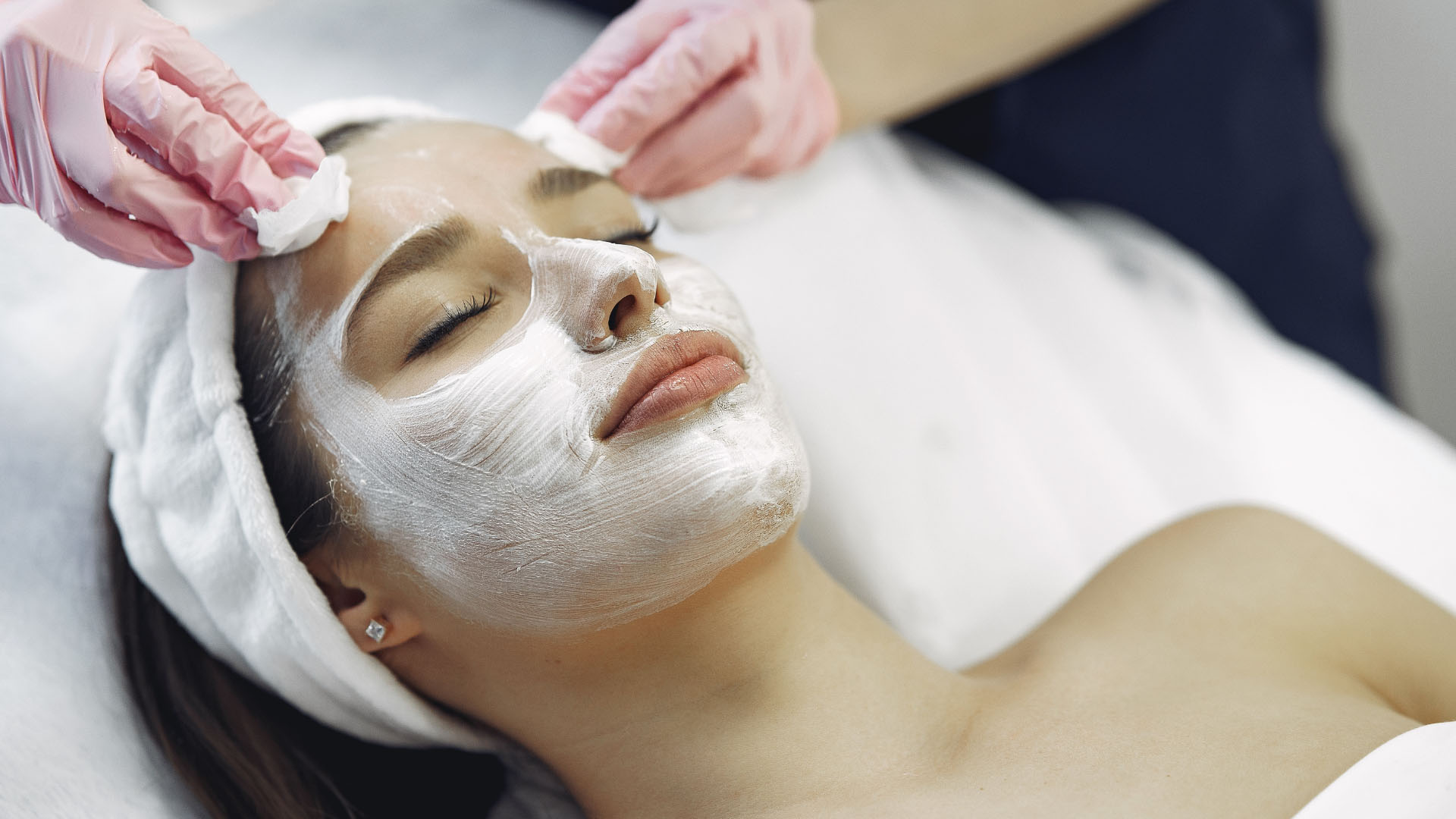 Tratamiento detox facial premium para hidratar y rejuvenecer la piel en Madrid